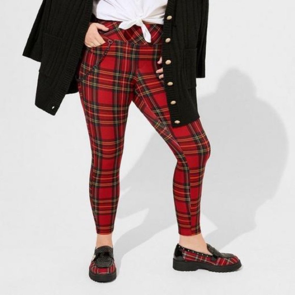 Torrid Betsey Johnson Slim Pixie Red Plaid Pants w/ Pocket Chain, Sz 1X - Picture 2 of 5